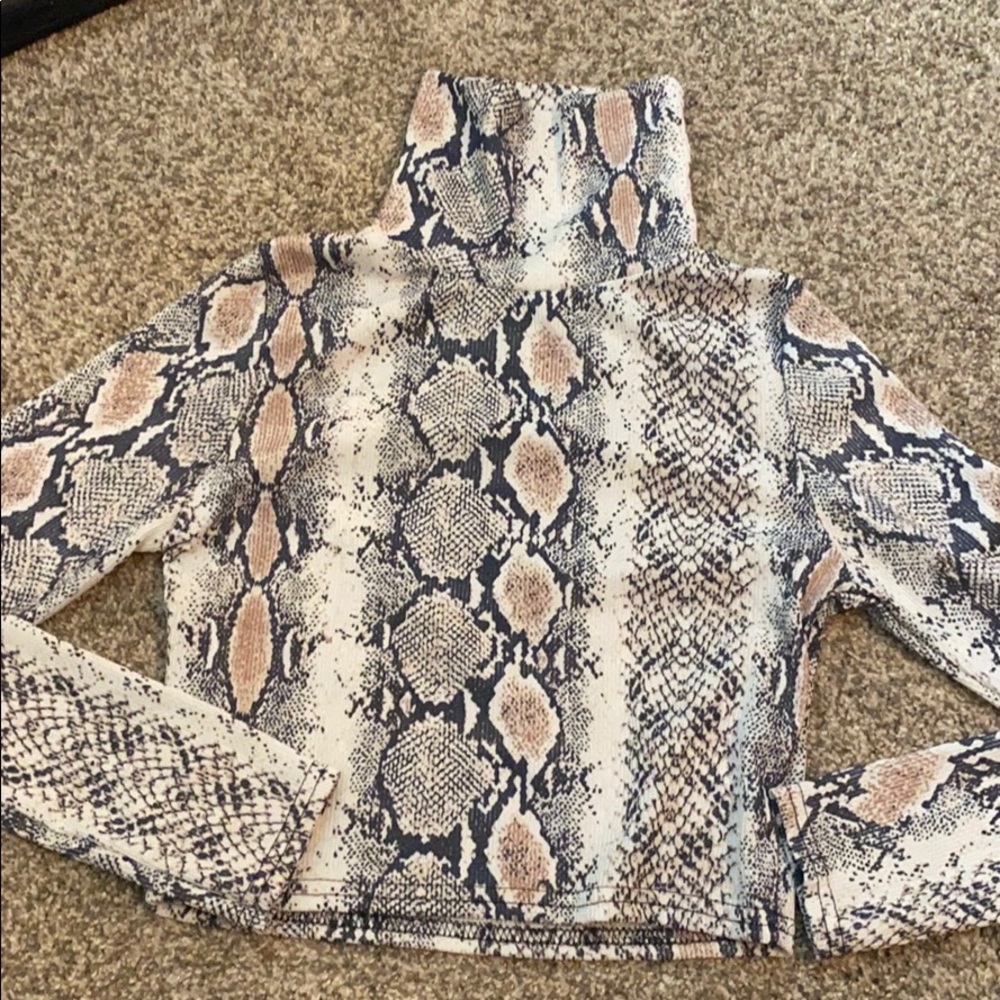 Boohoo crop turtle neck